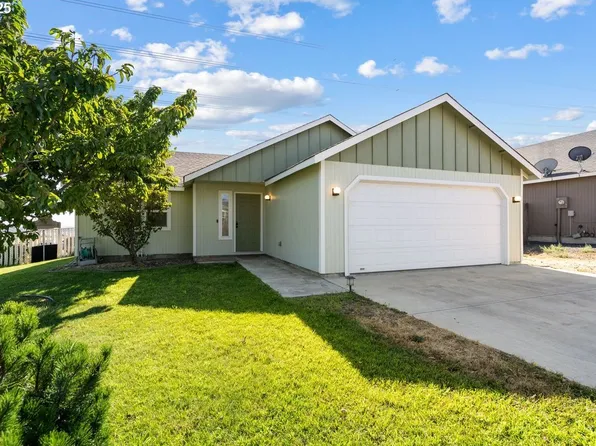 3025 Blue Jay St, Umatilla, OR 97882