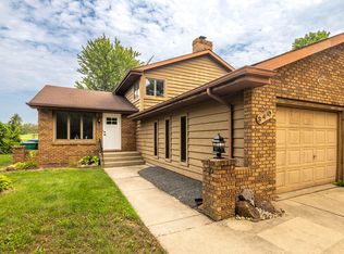 340 Golfview Dr, Schererville, IN 46375