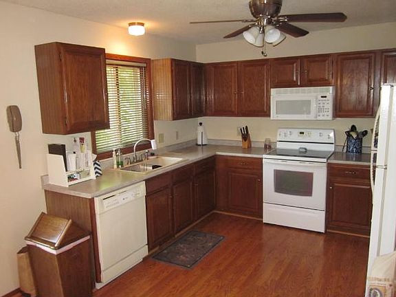 2nd image of 2417 Crestmount Ln