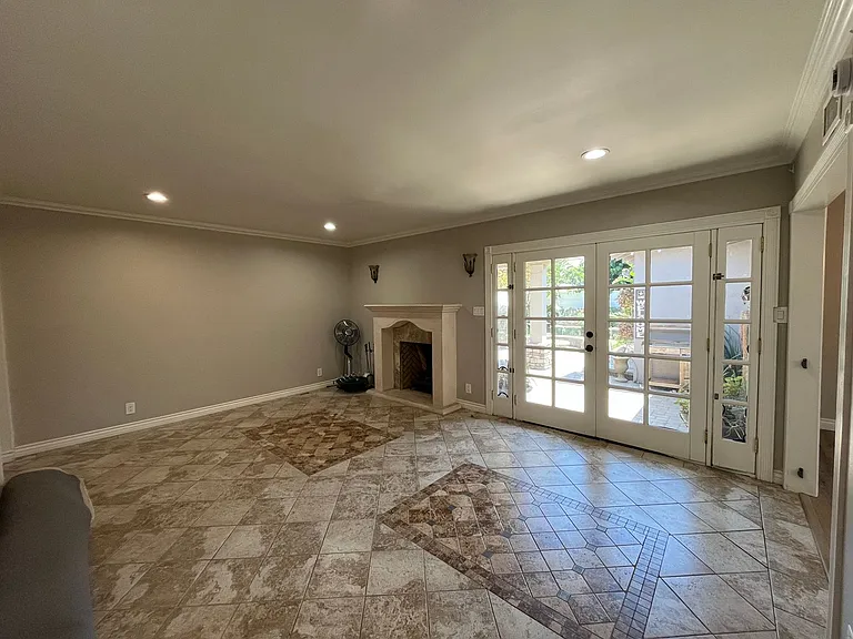 15358 Leadwell St — Photo 4