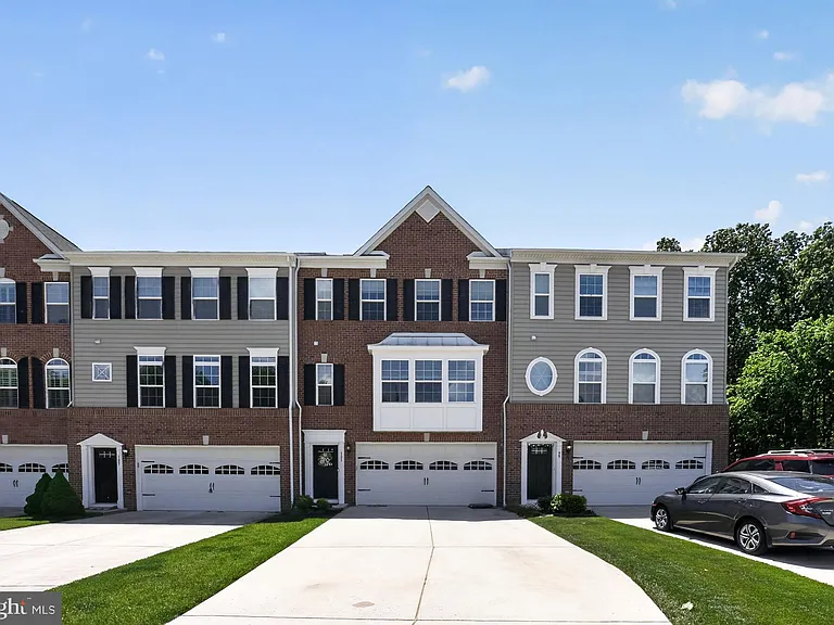 101 Isabelle Ct — Photo 1