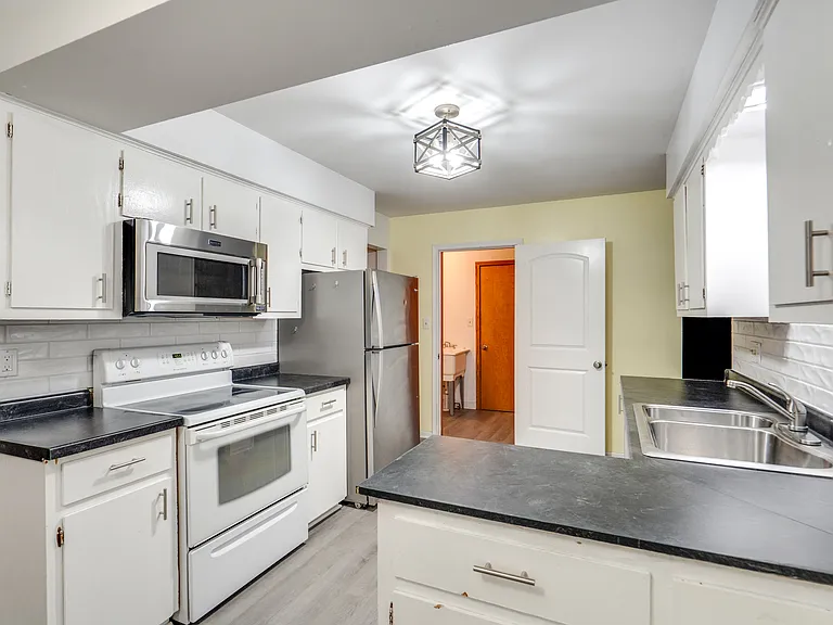 1524 Robin Ln — Photo 11