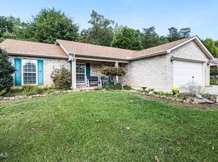3036 Country Meadows Ln, Maryville, TN 37803