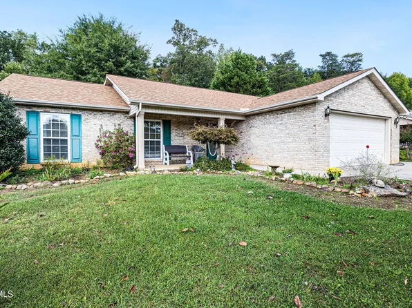 3036 Country Meadows Ln, Maryville, TN 37803