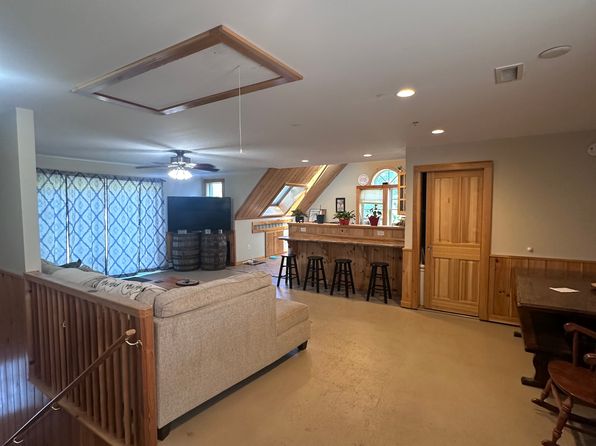 41 River Ridge Dr #B