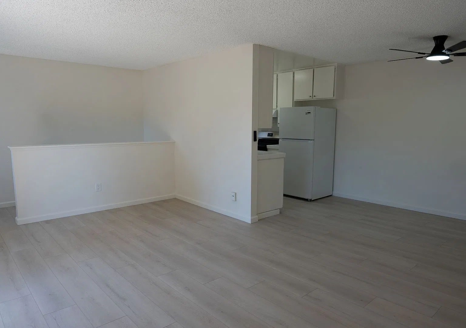2 bed/ 1 bath Townhouse with a garage — Photo 2