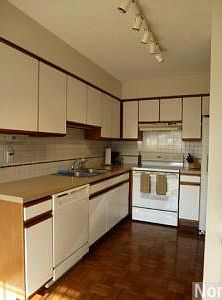 4th image of 3849 Orchid Ln N