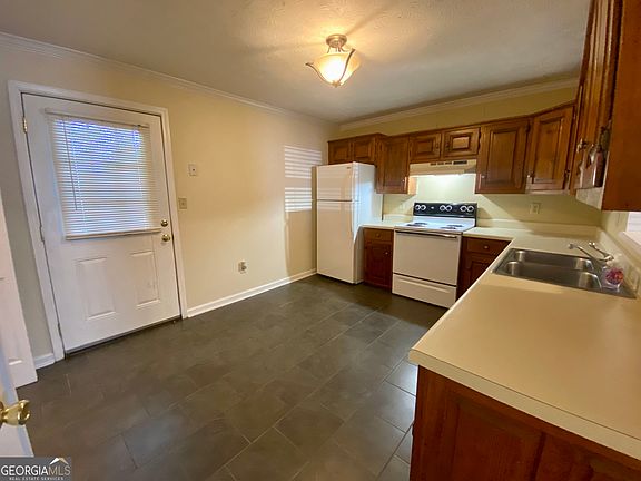 4th image of 164 Berlin Ct