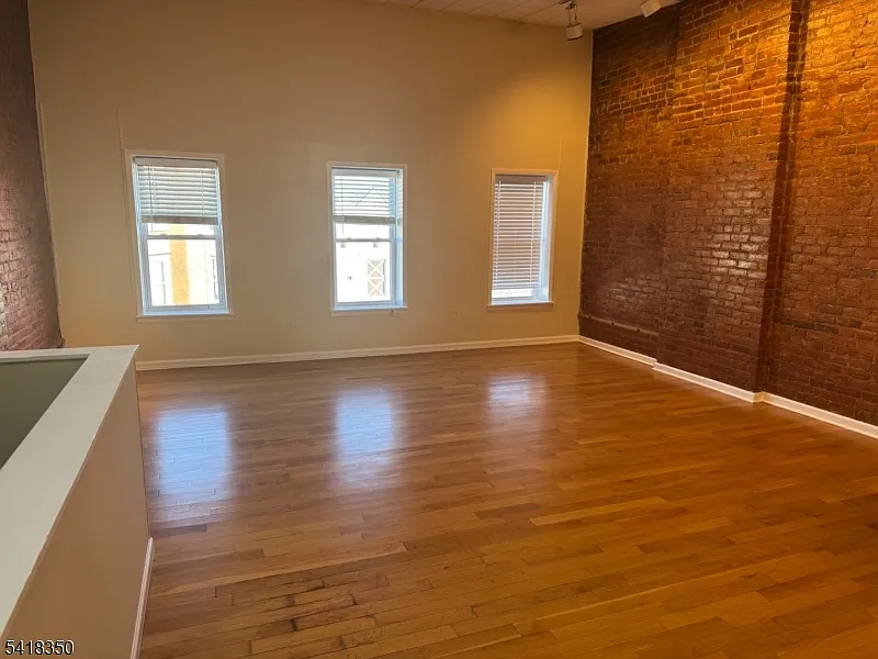 1 bed, 1.0 bath, $2,400 — Photo 3