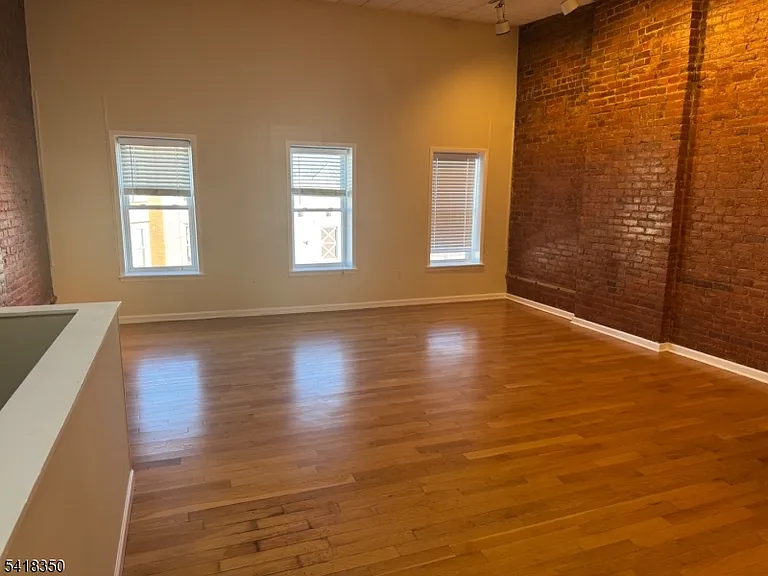 121 E Broad St #B — Photo 3