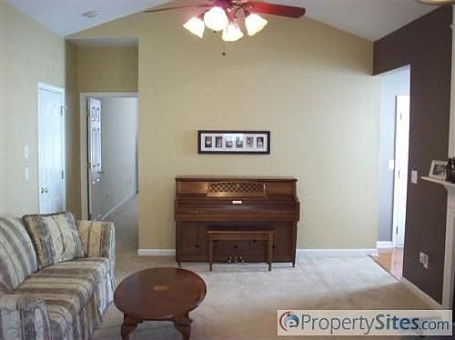 3rd image of 527 Glenlea Ln