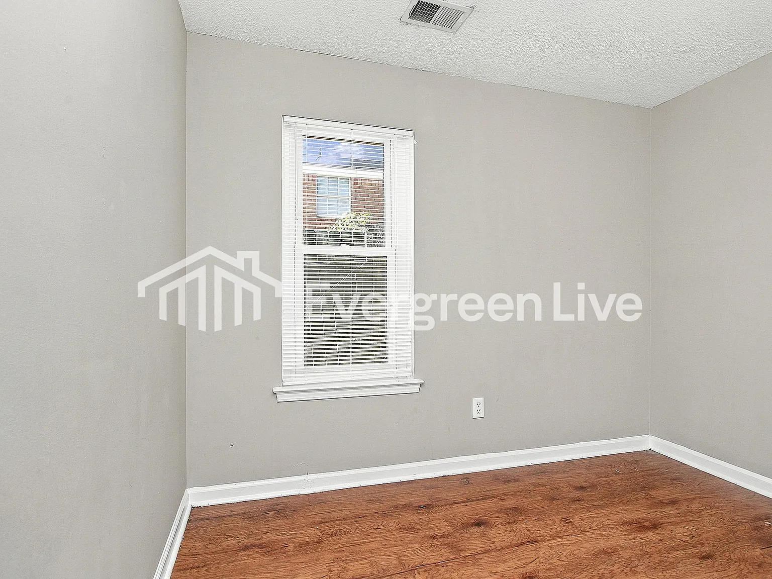 3 bed, 2.0 bath, 1476 sqft, $1,345 — Photo 4