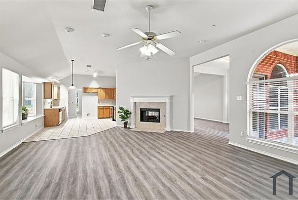1st image of 1033 Suffolk Ln