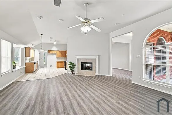 1033 Suffolk Ln