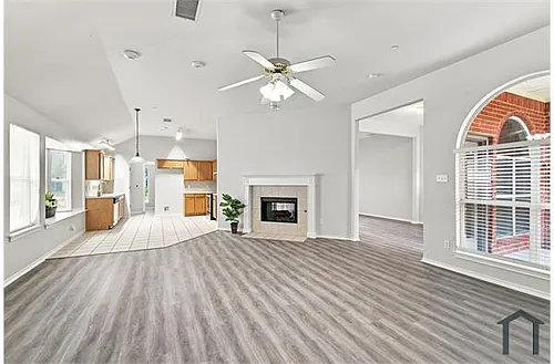 1033 Suffolk Ln Photo 1