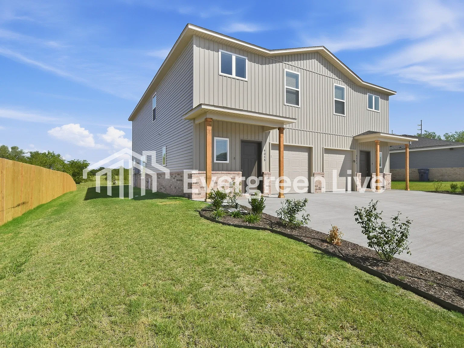 3 bed, 2.5 bath, 1599 sqft, $1,325 — Photo 2