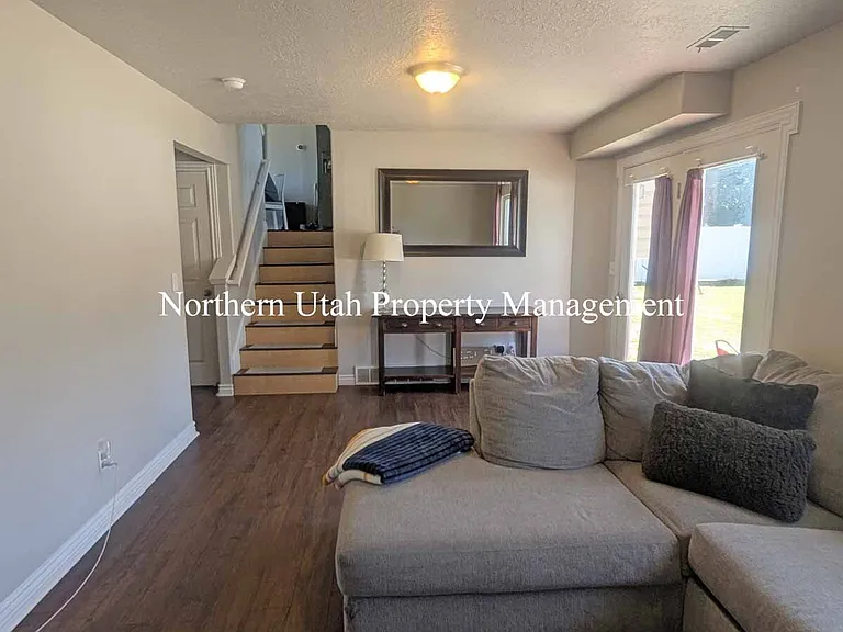 1287 W 2000 N — Photo 3