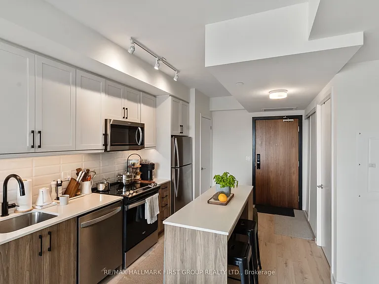 201 Brock St S #427 — Photo 31