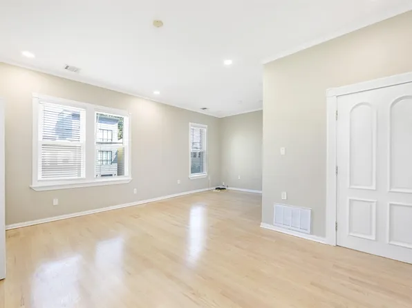 47 Carlton Avenue image 5 of 21