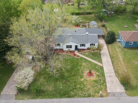 3rd image of 406 E Coy Cir