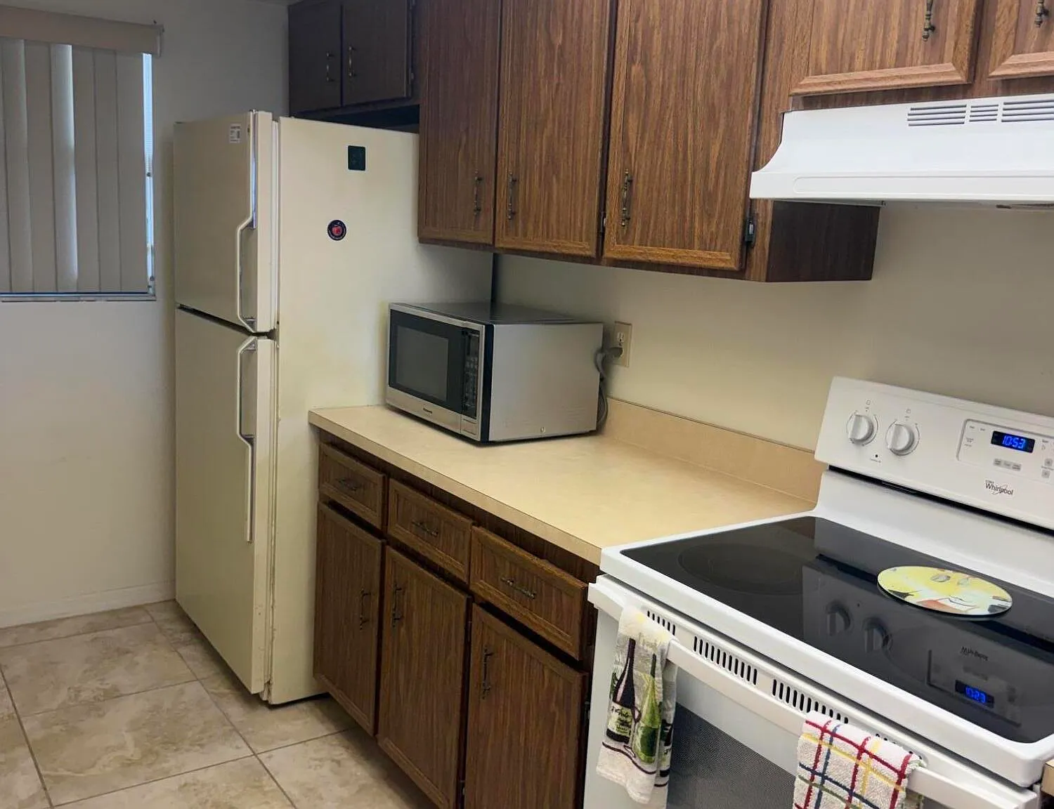 3 bed, 2.0 bath, 1445 sqft, $3,000 — Photo 4