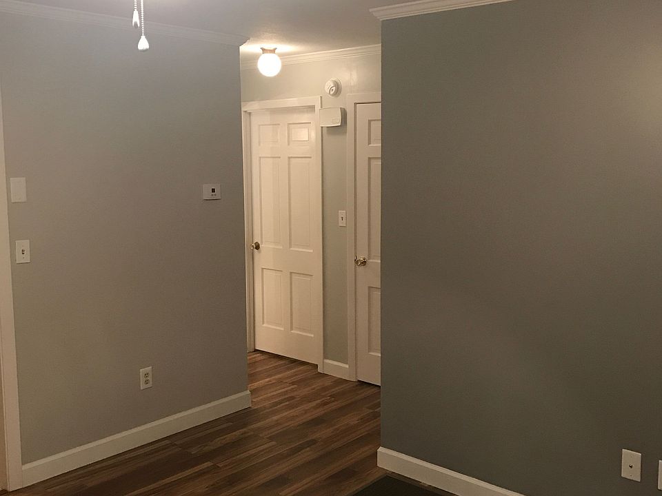 Looking towards Bath and Bedroom Doors