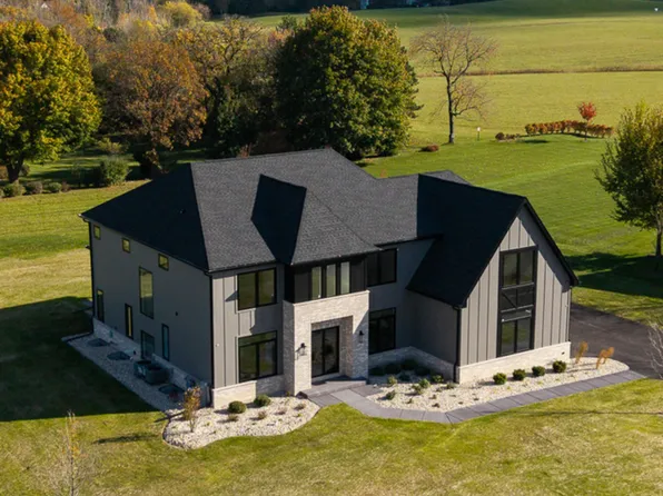 23277 Enclave Ln, Barrington, IL 60010