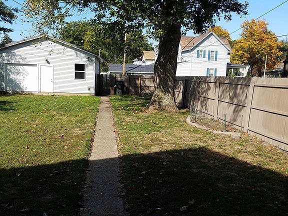 2nd image of 211 W Slingluff Ave