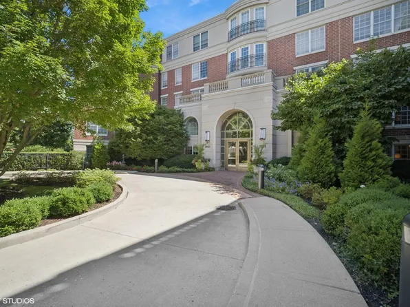 2021 Saint Johns Ave APT 4C, Highland Park, IL 60035