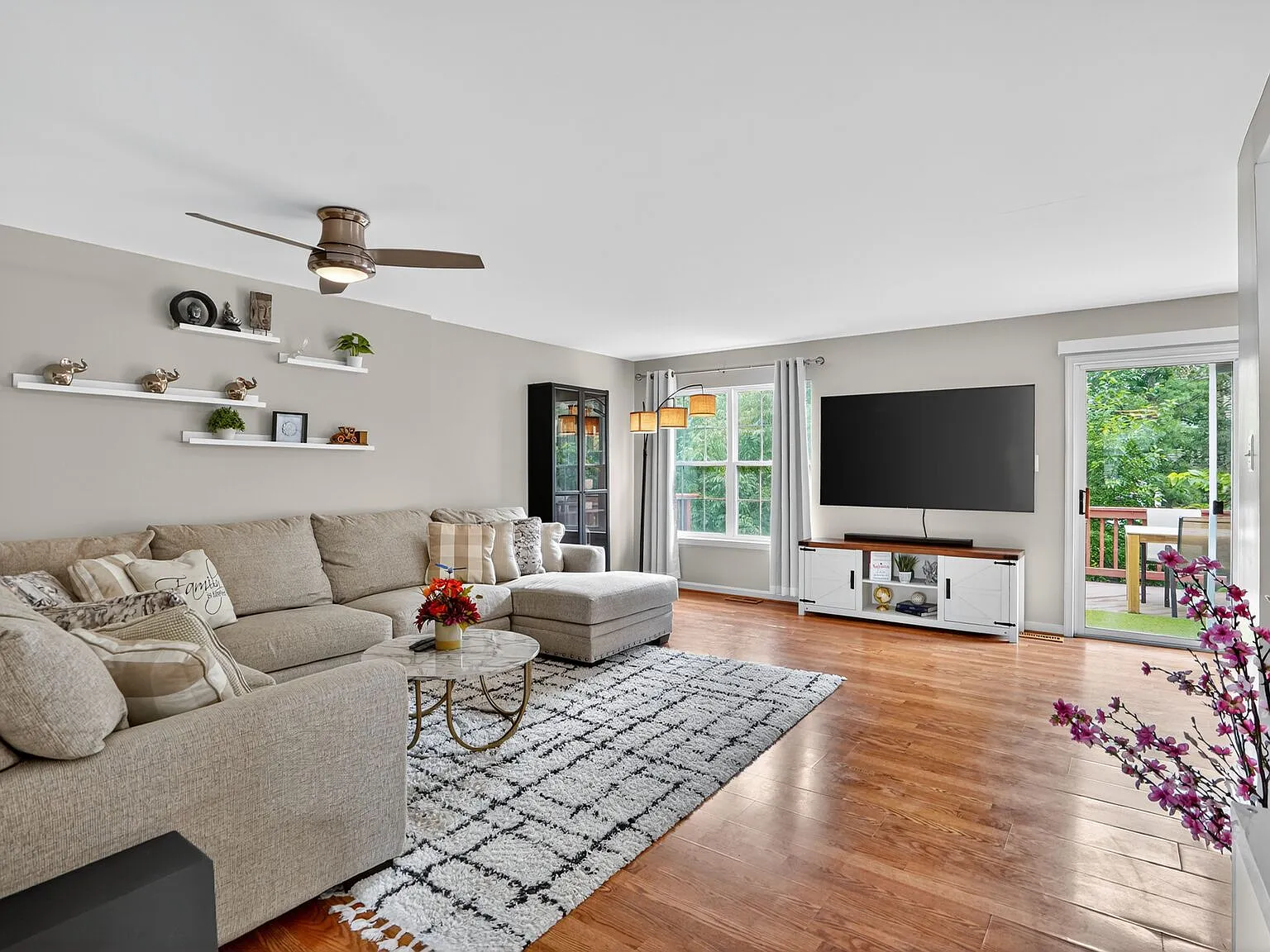 3 bed, 2.5 bath, 1774 sqft, $2,900 — Photo 4