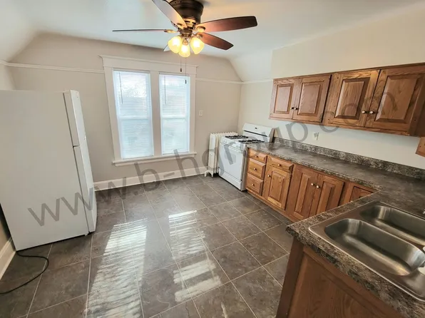 821 48th St, Kenosha, WI 53140