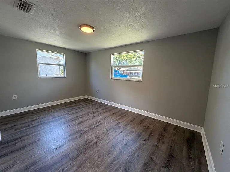 3511 Cambridge St — Photo 18