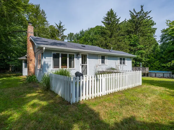 13830 Red Arrow Hwy, Three Oaks, MI 49128