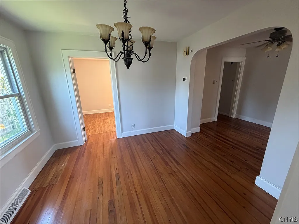 2 bed, 2.0 bath, 1300 sqft, $2,000 — Photo 2