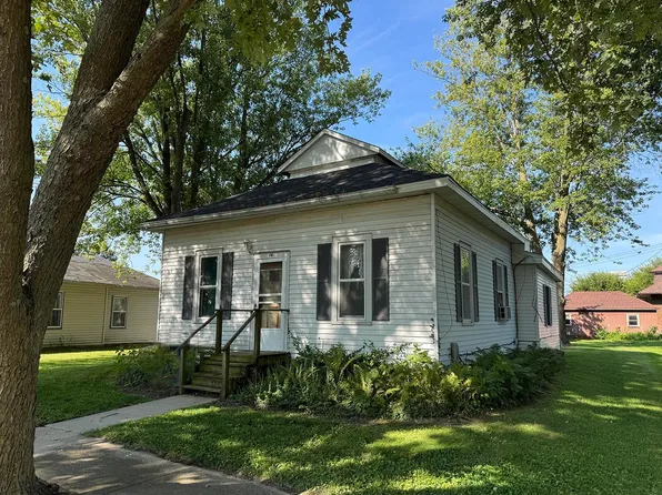 74 Snow St, Chadwick, IL 61014