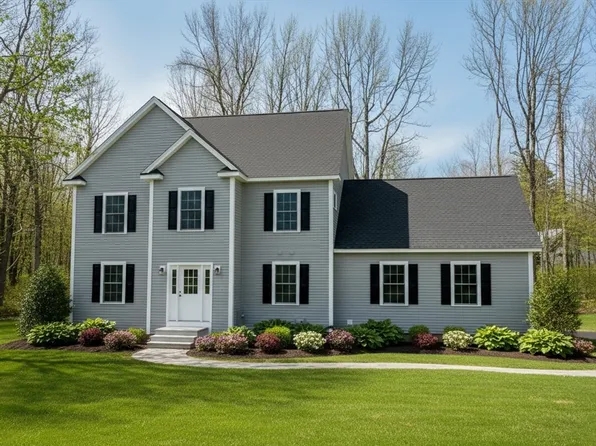 28 E Forest Hill Dr, Rutland, MA 01543