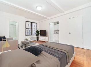 135 E 50th St #B, New York, NY 10022