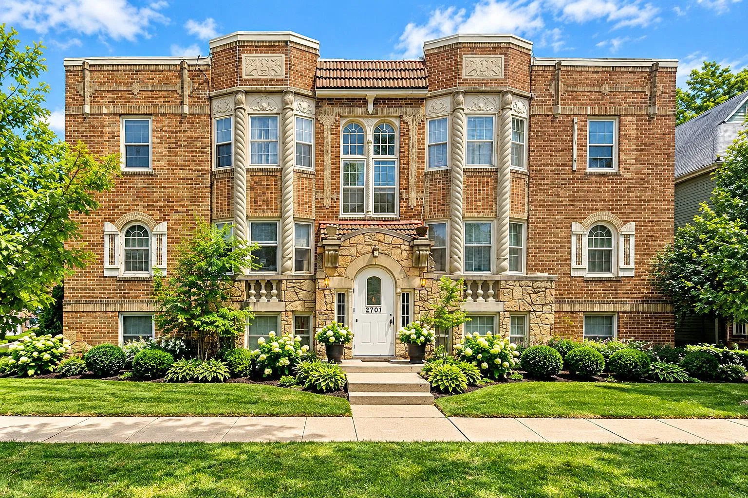 2701 Grand Avenue South — Photo 1