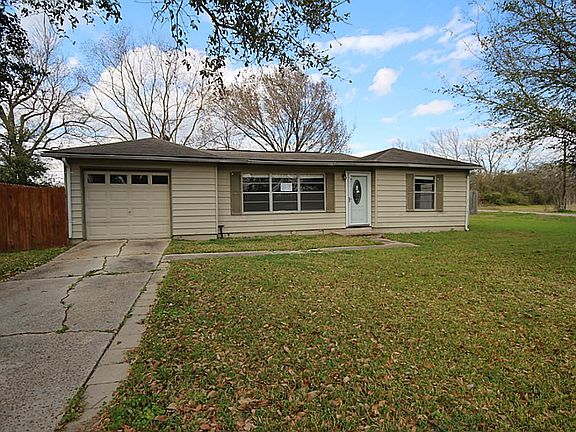 2nd image of 300 Greenbriar Dr