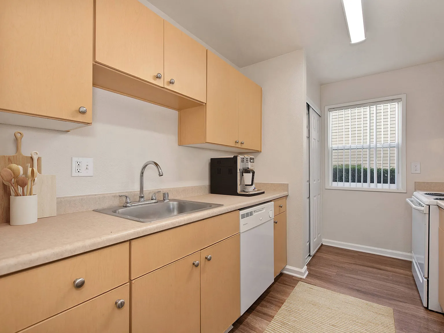 Vineyard Terrace Apartments — Photo 3