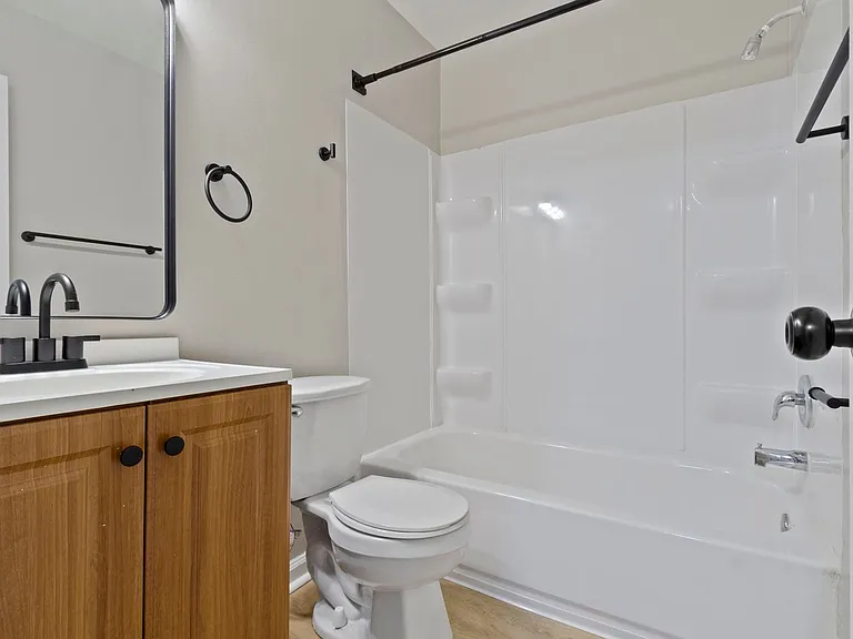 The Courts Apartment Homes — Photo 15