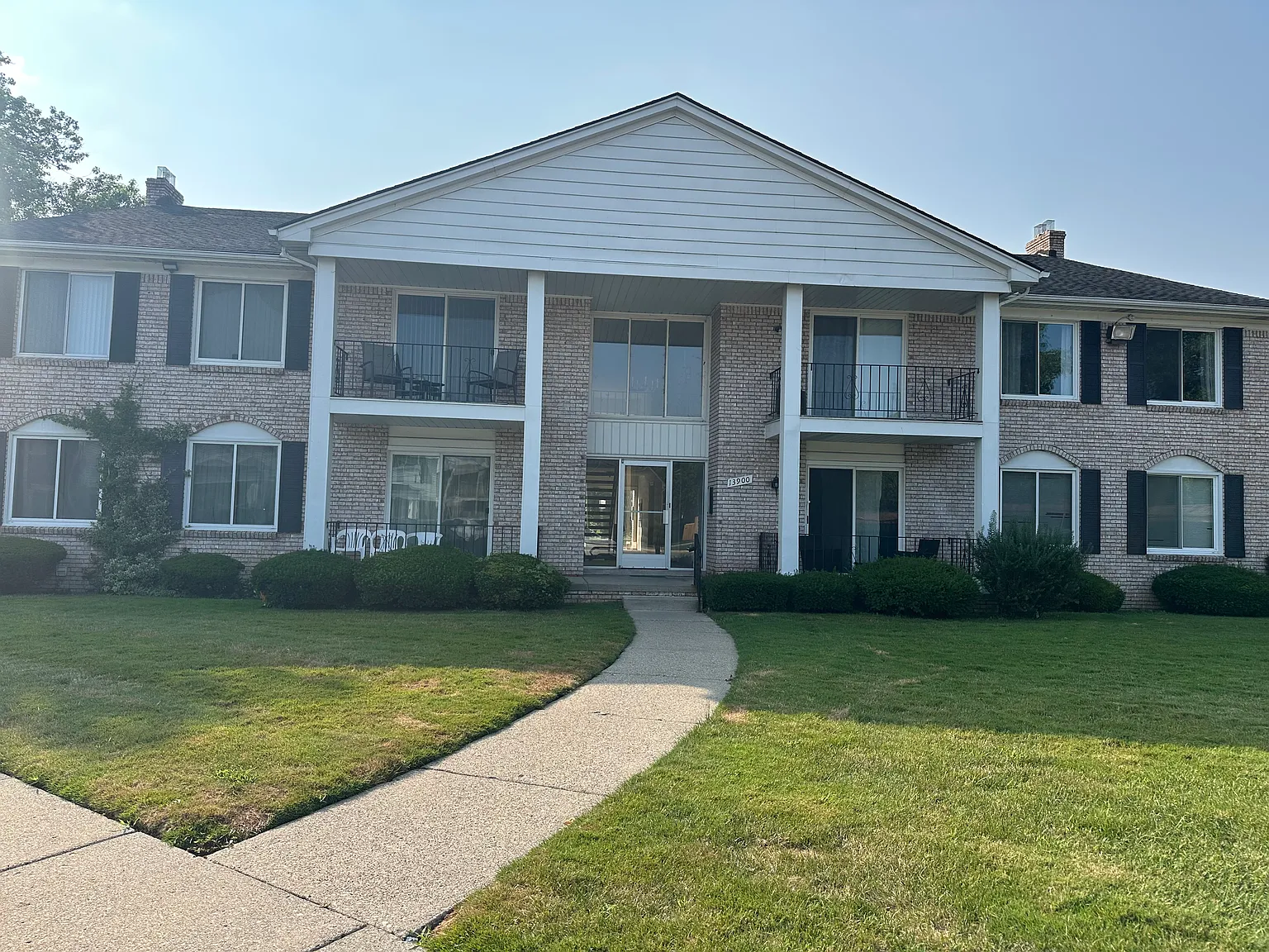 2 bed, 1.5 bath, 900 sqft, $1,250 — Photo 1