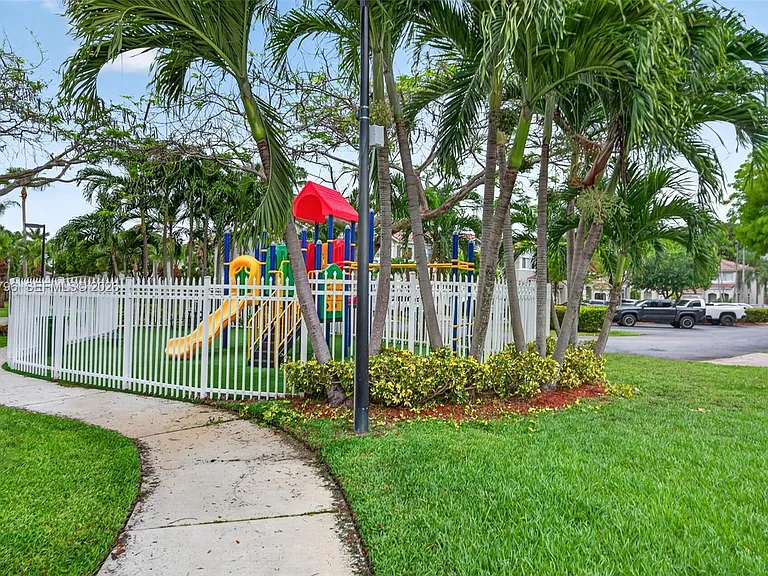 11248 NW 56th St — Photo 40