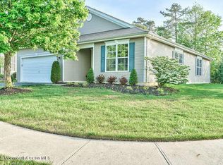 10 Edgewater Path, Barnegat, NJ 08005