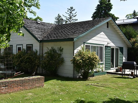 5th image of 908 Bay Ln NE