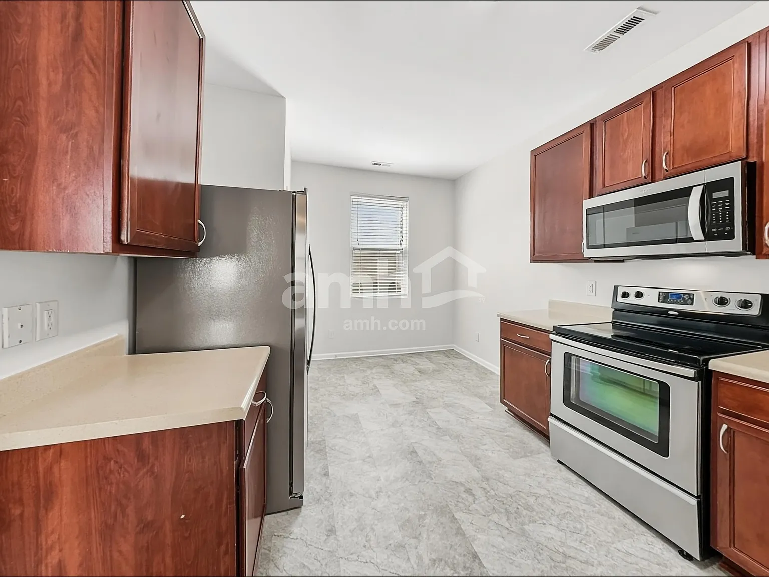 3 bed, 2.5 bath, 2038 sqft, $2,145 — Photo 4