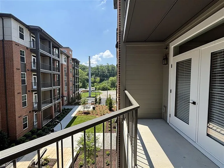 District on the Etowah Apartments — Photo 669