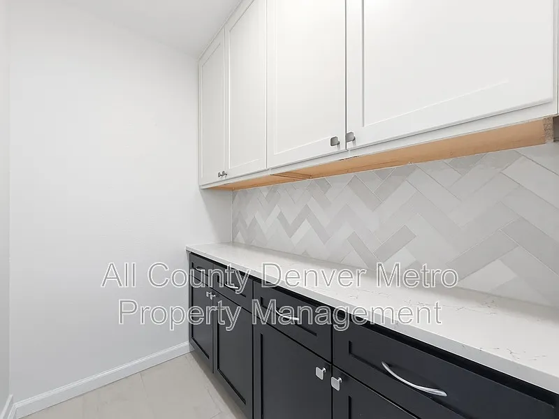 2 bed, 1.5 bath, 1061 sqft, $2,495 — Photo 2