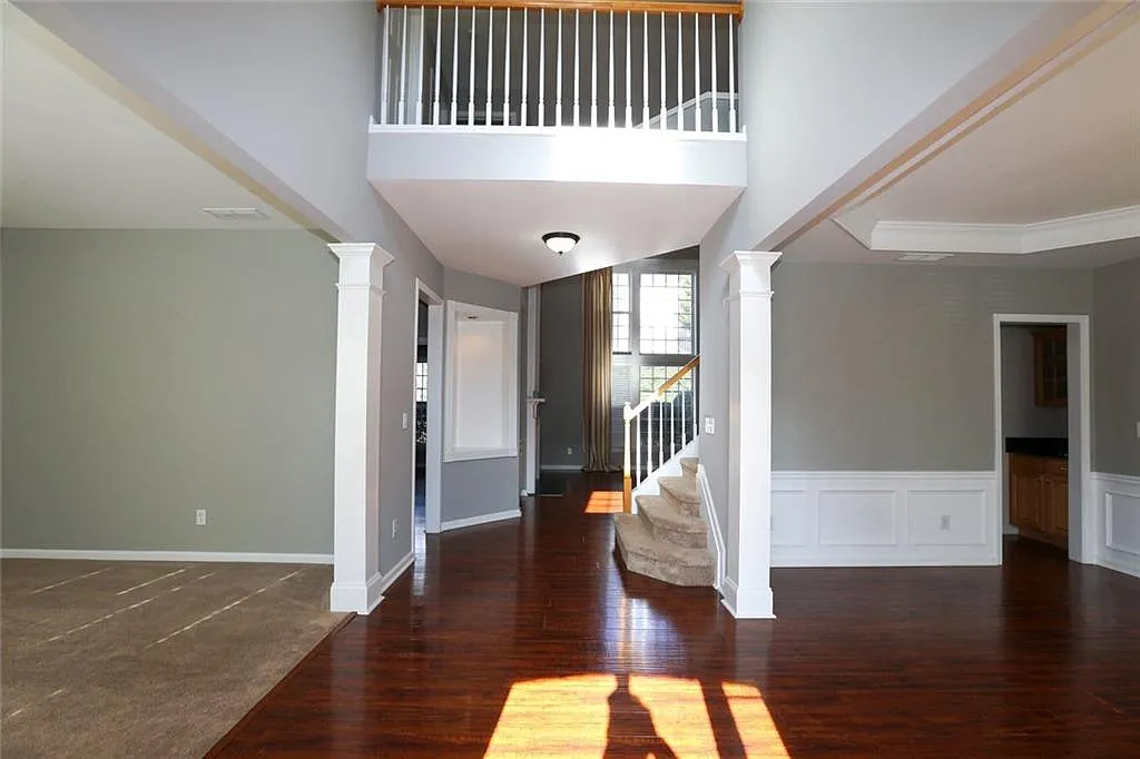 4 bed, 2.5 bath, 3270 sqft, $3,000 — Photo 3