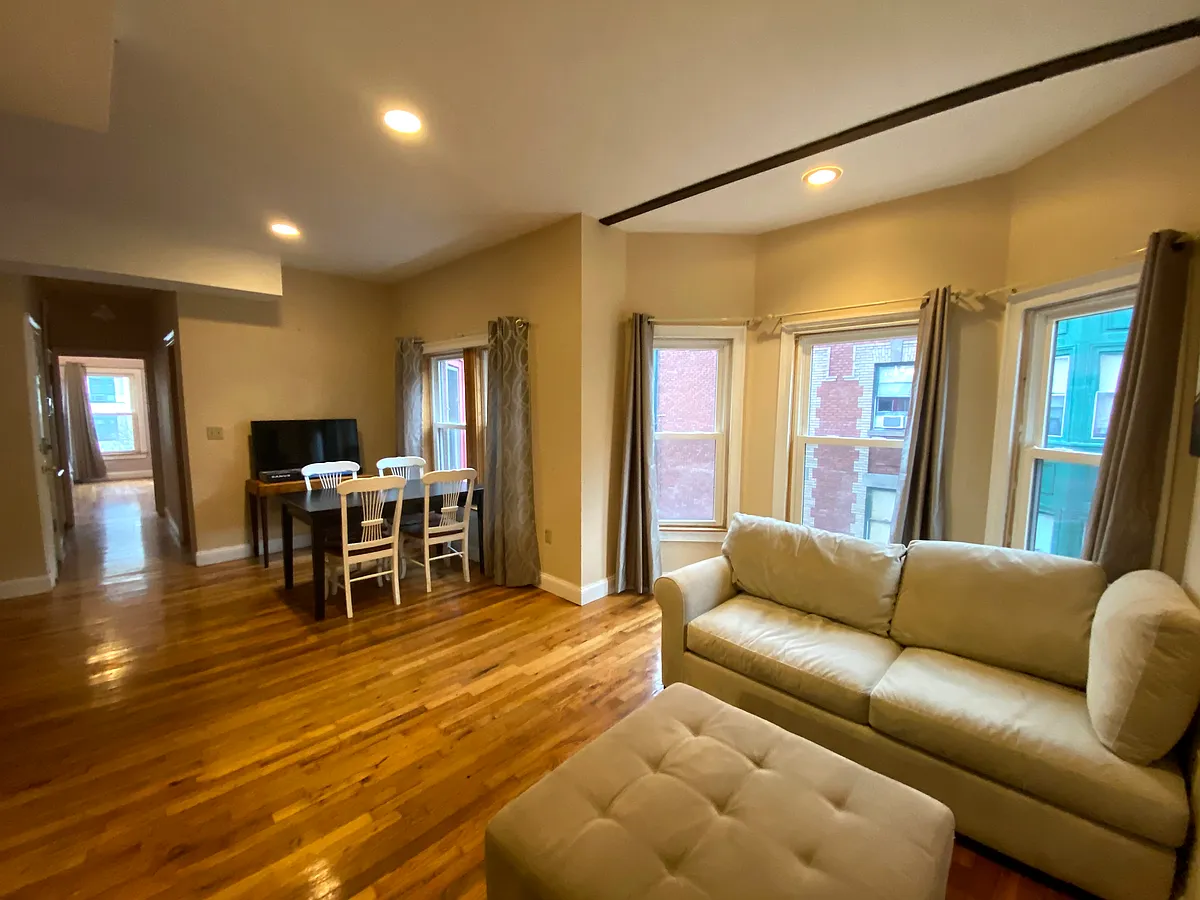 Building Photo - 1031 Tremont St #4